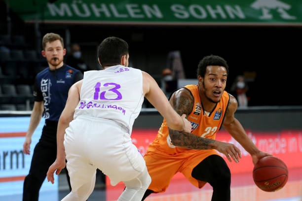 13次助攻 13次助攻