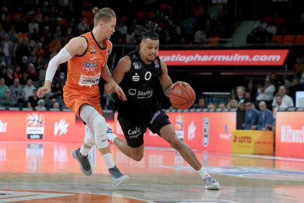 都值得尊敬 都值得尊敬